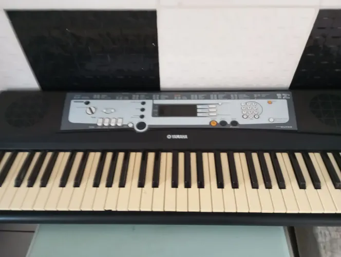Teclado PSR E213