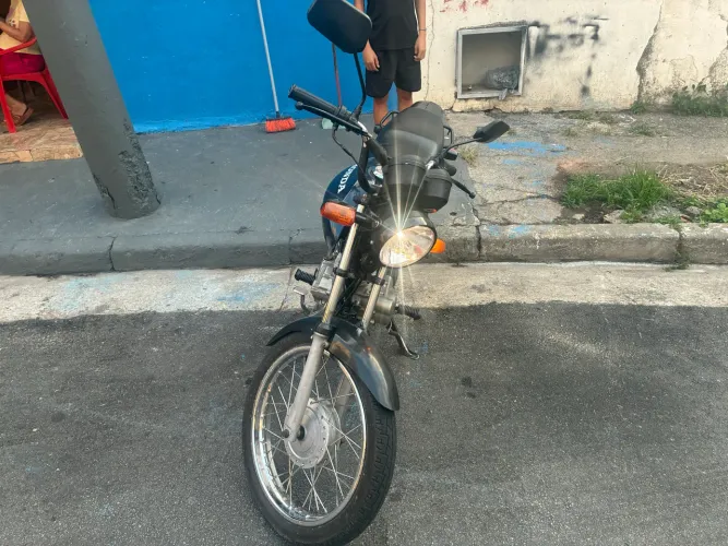 Cg 125 ano 2005 raridade, motor novo, bateu pegou moto em dia, só transferir e andar !!