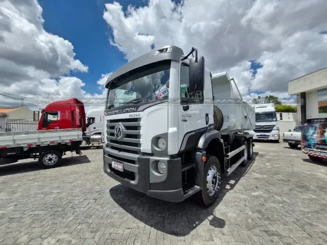 VW 26280 2022 6x4 basculante 12 mtrs cubicos