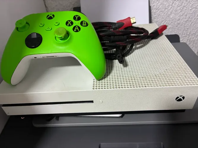 Xbox One +1 Controle - Cabo de energia - Cabo HDMI - Funcionando perfeitamente  
