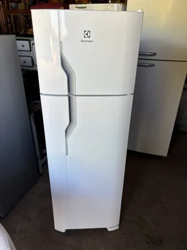 Geladeira Electrolux DC35A - Apenas 10 mês de uso 