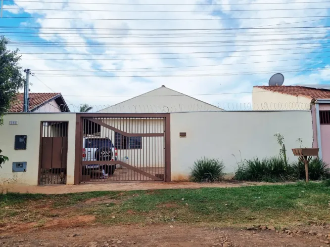 Excelente casa com edicula nos fundos! Bairro Nova Campo Grande!! R$ 270 mil
