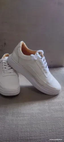 Tênis de couro legítimo. 39