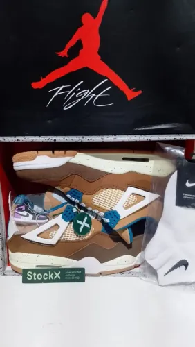 Tênis Nike Jordan 4 