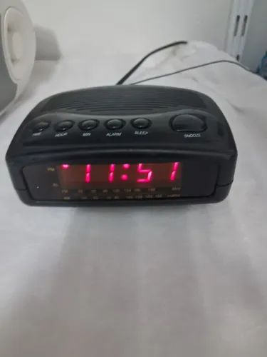 Rádio relogio bateria 9v e luz lenox