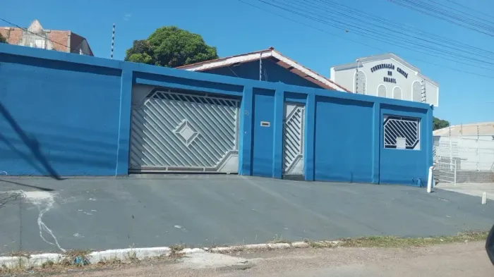 casa para alugar com armários planejados e 3 quartos em Varzea Grande
