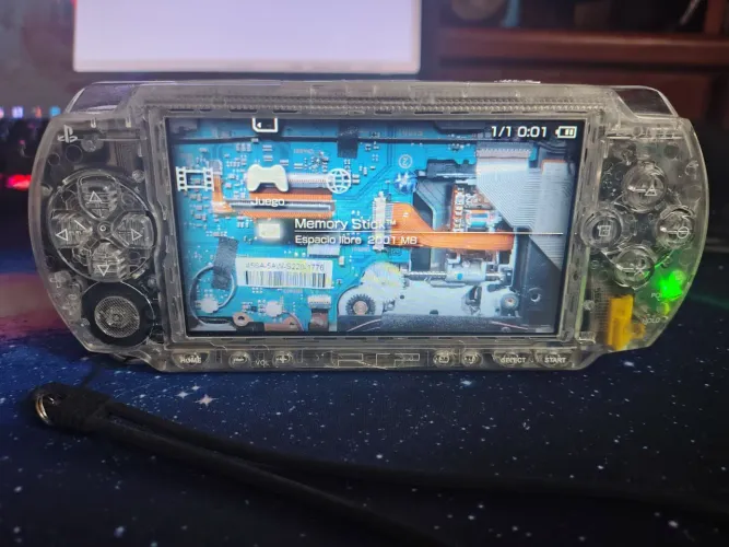 PSP 1000 transparente.