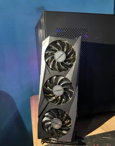 Rtx 3060 ti GIGABYTE pra sair logo