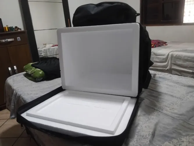 Vende se mochila de entrega nova por 100 reias