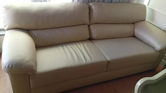 Sofá em couro ecológico 