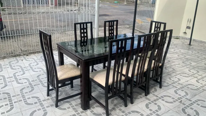 Mesa de Jantar com Tampo de Vidro c/ 7 Cadeiras