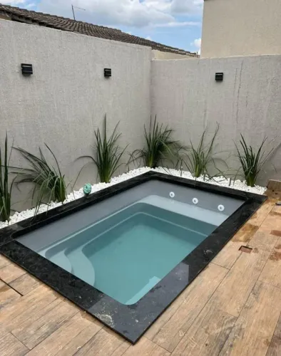 Piscina de fibraa com banquinho 3M