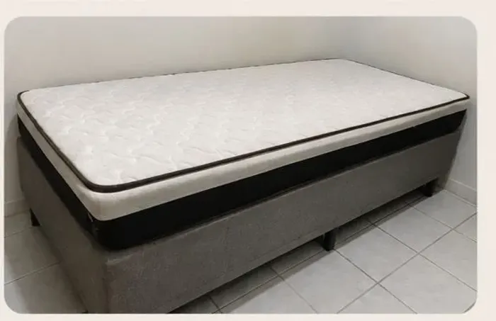 Vendo guarda roupa e cama de segunda mão 