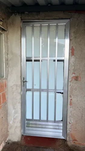Porta de alumínio 80x2,10