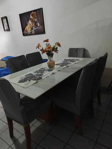 Vendo mesa com 6 cadeiras semi nova