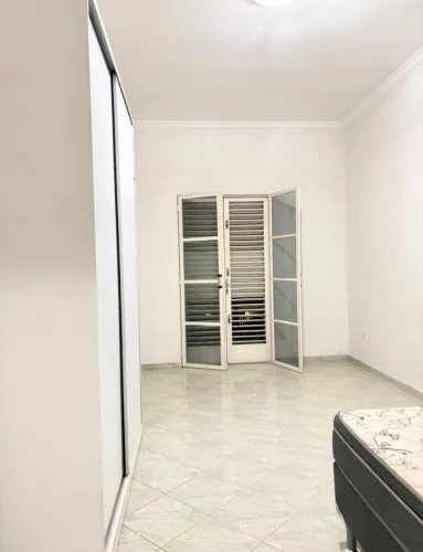 Aluguel de Quarto com despesas inclusas (ótima localização)