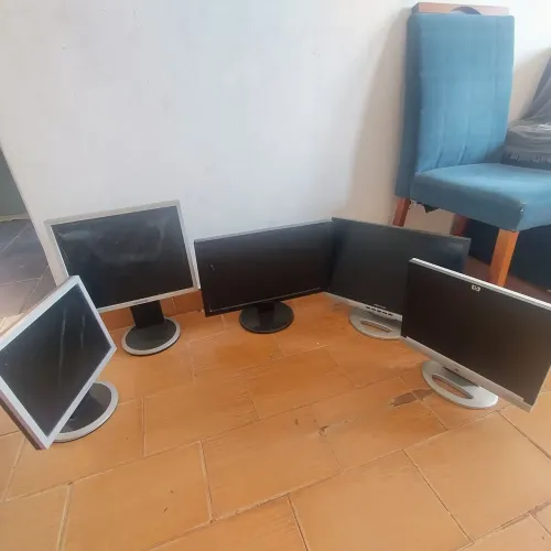 Lote de monitores da positivo