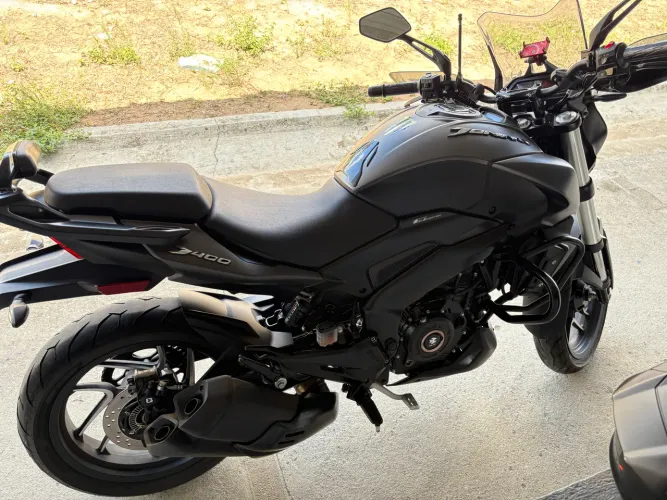 VENDO BAJAJ 400 2025