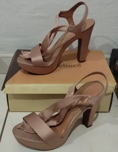 Vende-se Sandália