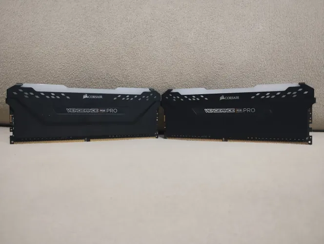 MEMÓRIA DDR4 16GB (2X8GB) 3200MHZ CORSAIR VENGEANCE RGB PRO XPG
