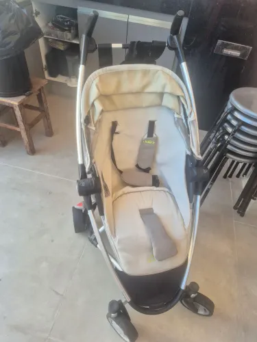 Carrinho bebe Quinny com bebe conforto 
