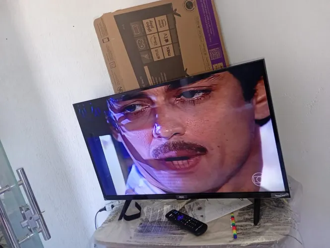 Televisão AOC 32 polegadas com sistema Roku
