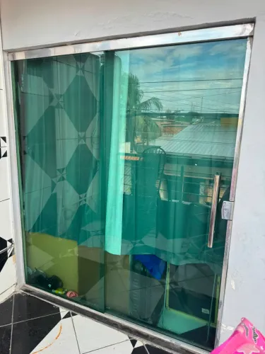 Porta de Blindex 1.80 de largura por 2.10 de altura