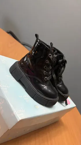 Bota de verniz