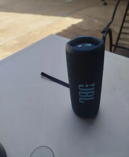 jbl Flip 6 em perfeito estado,usada,poucas vezes, bateria boa,aceito troca por, iPhone xr