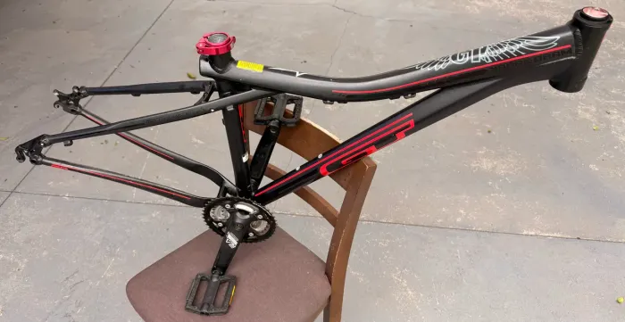 Quadro GT Karakoram 29? tamanho S + pedivela, pedais e caixa de direção - R$ 550