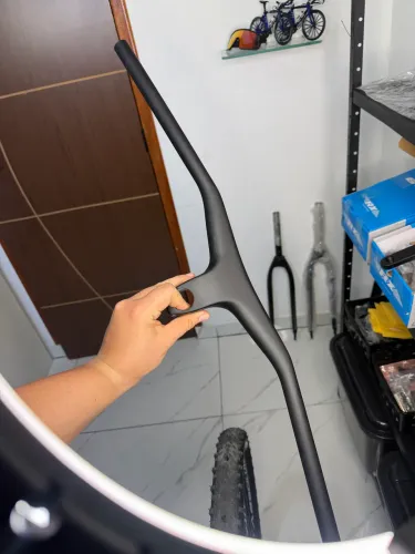 Guidão integrado de carbono sem marca