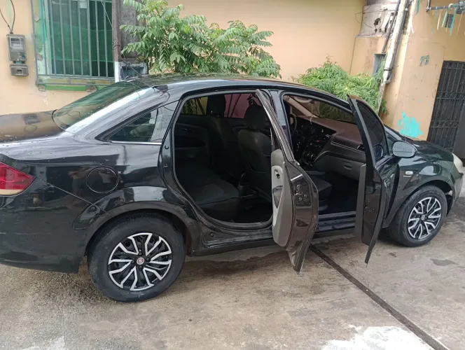 Fiat Linea LX 1.9/ 1.8 Flex 16V Dualogic 4P 2011