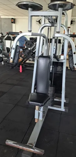 Peck Deck - musculação