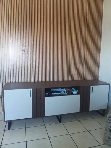 Vendo rack para TV de até 80 polegadas