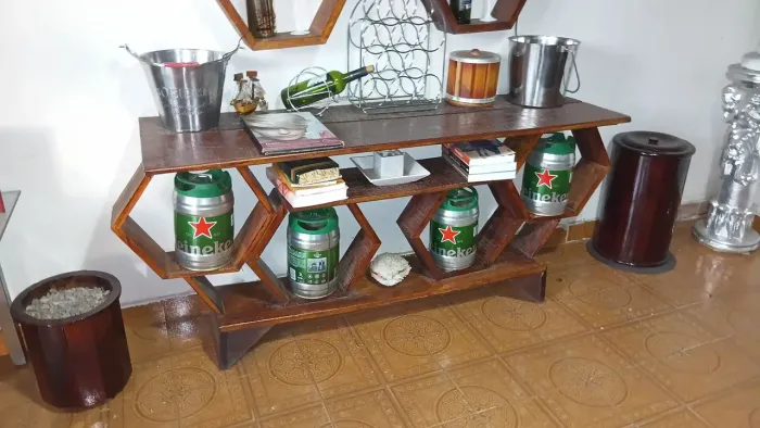 Vendo rack de madeira rústico em boas condições eu entrgo
