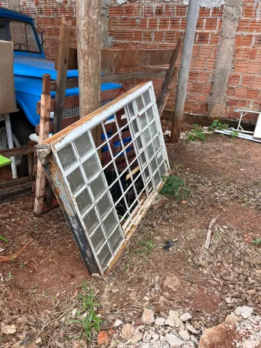 Janela de metal
