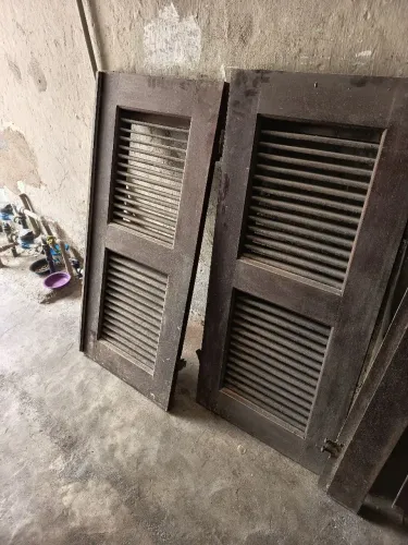 Vendo Janela de Madeira NÃO FAÇO ENTREGA