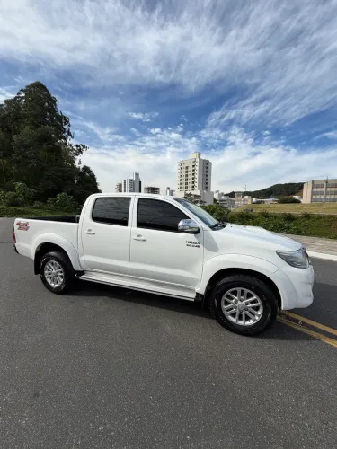 Toyota Hilux CD SRV D4-d 4X4 3.0 TDI Diesel AUT 2012