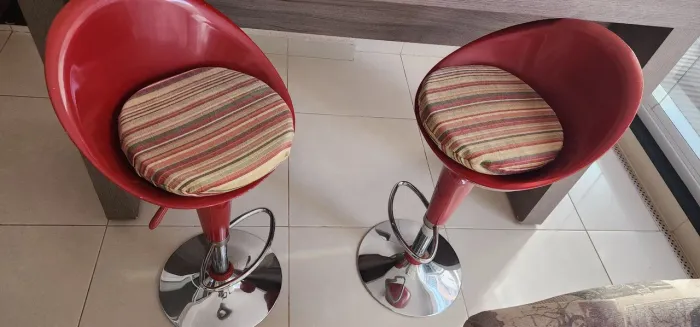 2 banquetas altas