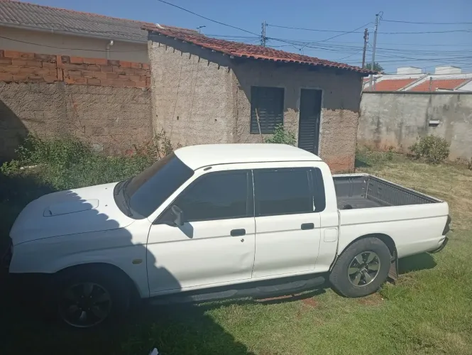 Mitsubishi L200 GL 2.5 4X4 CD Diesel 2010