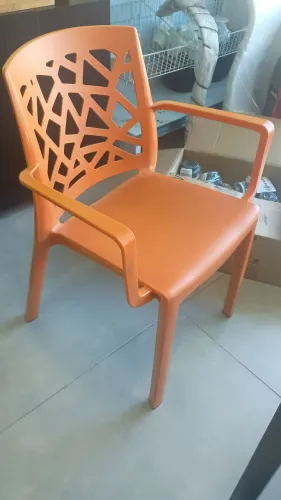 Cadeira plástica alta resistência