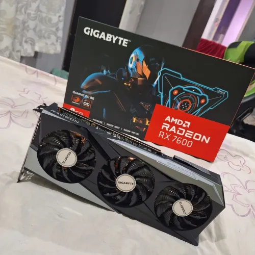PLACA DE VIDEO RX 7600 8GB TRIPLE FAN