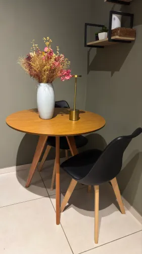 Mesa com 2 cadeiras