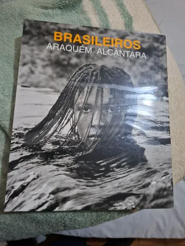 Livro Brasileiros - Araquém Alcântara (lacrado)