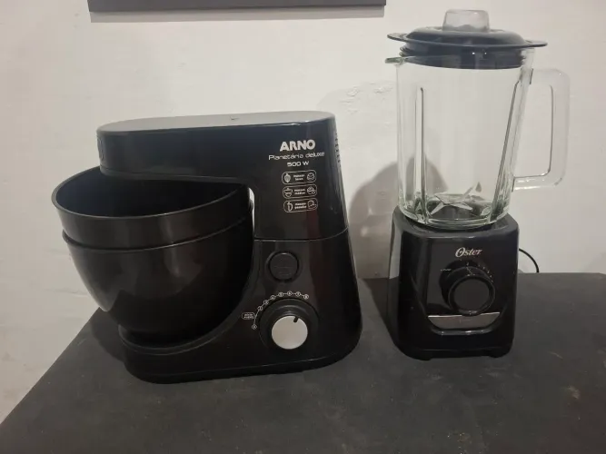 Batedeira planetária e liquidificador oster