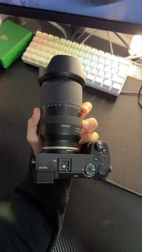 Sony A6700 + lente Tamron 18-300mm
