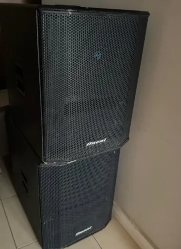 ? CAIXAS DE SOM PROFISSIONAIS ? OPORTUNIDADE ?  Caixas em ótimo estado, som forte e limp