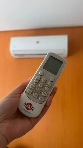 AR CONDICIONADO SPLIT 12.000 BTUS FRIO/ QUENTE.
