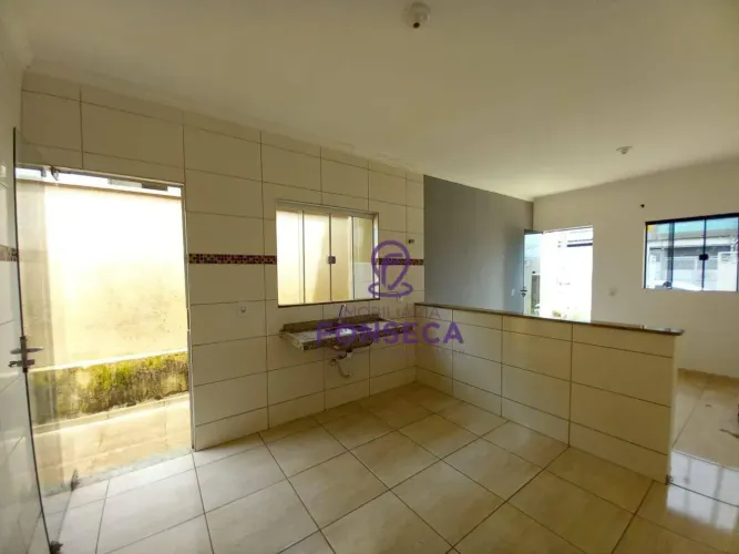 Casa com 2 dormitórios para alugar, 110 m² por R$ 1.350,00/mês - Parque Real - Pouso Alegr