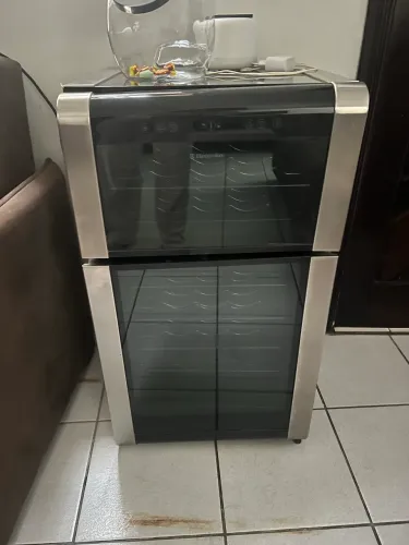 Adega Electrolux 2 portas